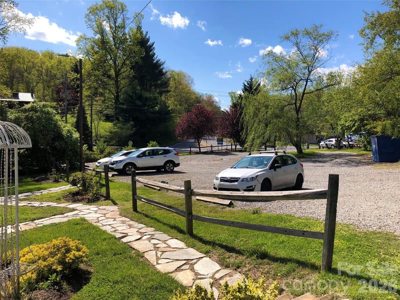 375 Weaverville Rd, Asheville, NC 28804