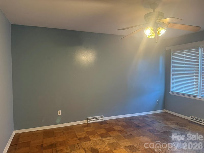 4915 Malibu Dr, Charlotte, NC 28215