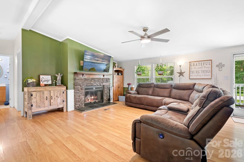 6075 Clearbrook Ln, Iron Station, NC 28080
