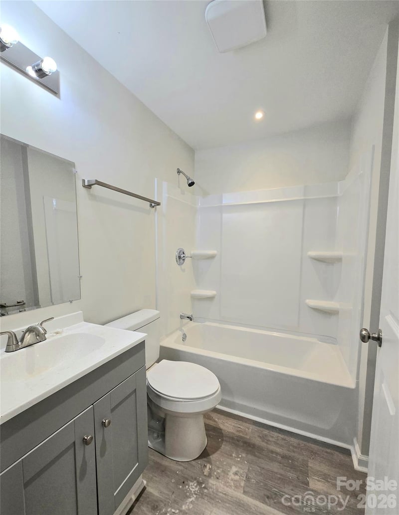 357 8th Avenue Dr, Hickory, NC 28602