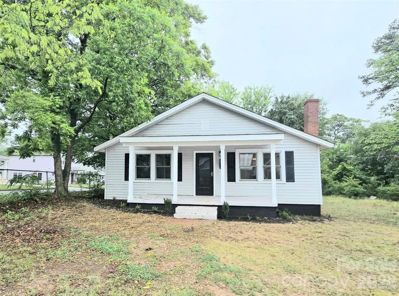 357 8th Avenue Dr, Hickory, NC 28602