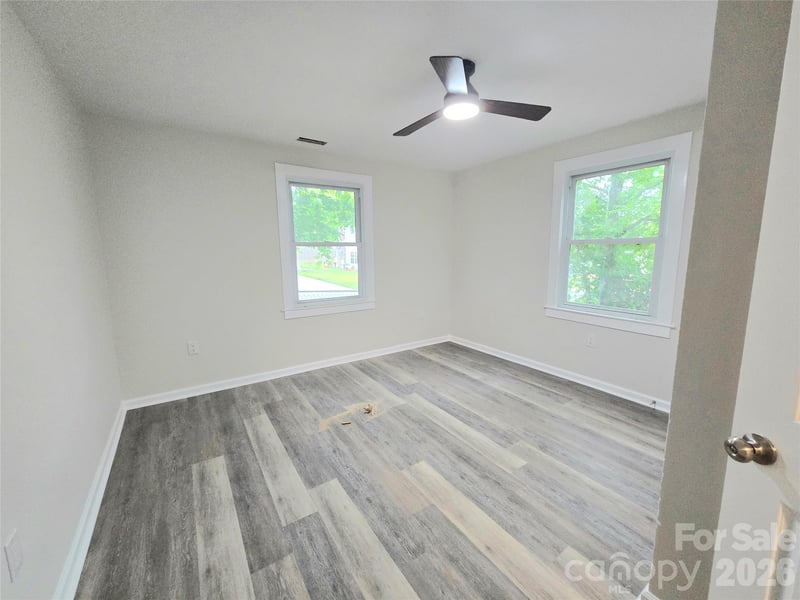 357 8th Avenue Dr, Hickory, NC 28602