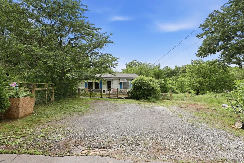 131 Vinewood Cir, Asheville, NC 28806