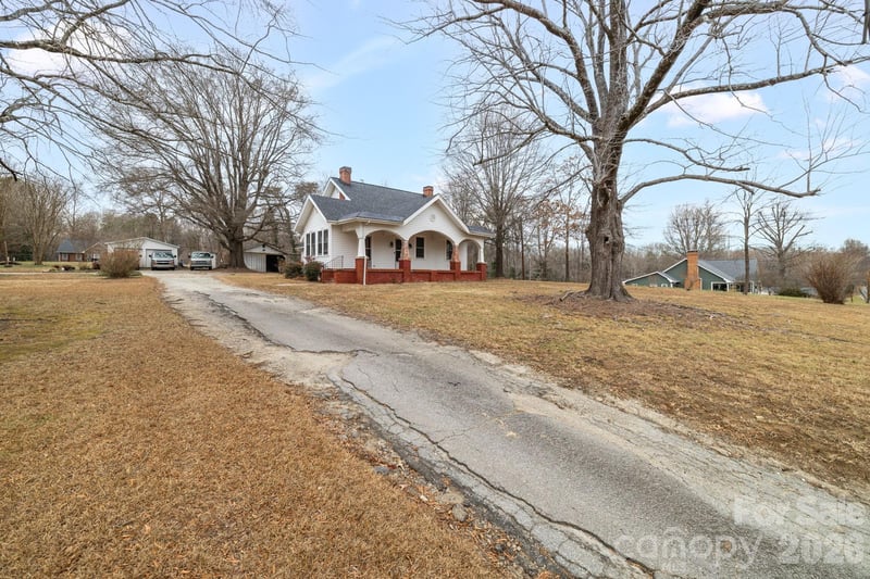 1820 Park Dr, Reidsville, NC 27320
