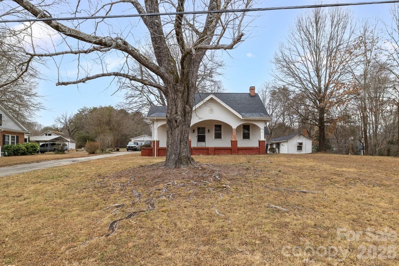 1820 Park Dr, Reidsville, NC 27320