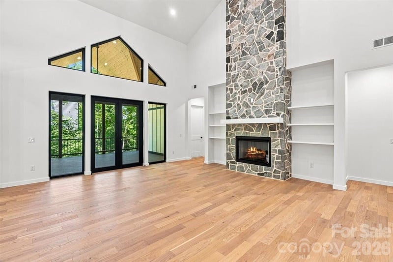 69 Village Pointe Ln, Asheville, NC 28803
