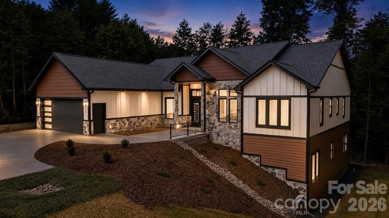 69 Village Pointe Ln, Asheville, NC 28803