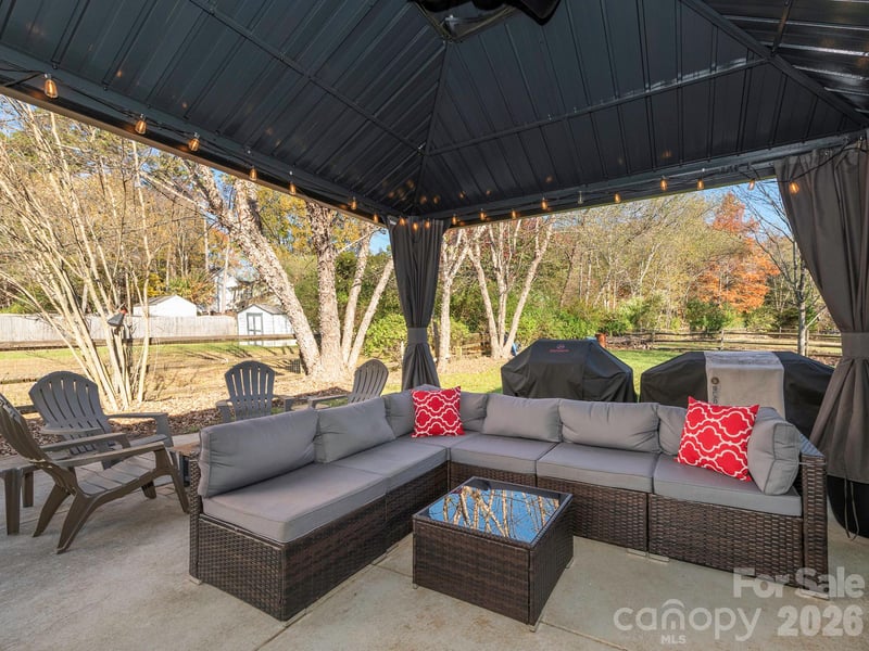 3930 Huntmeadow Dr, Charlotte, NC 28269