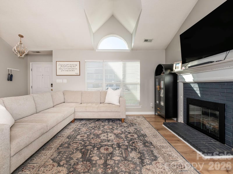 3930 Huntmeadow Dr, Charlotte, NC 28269