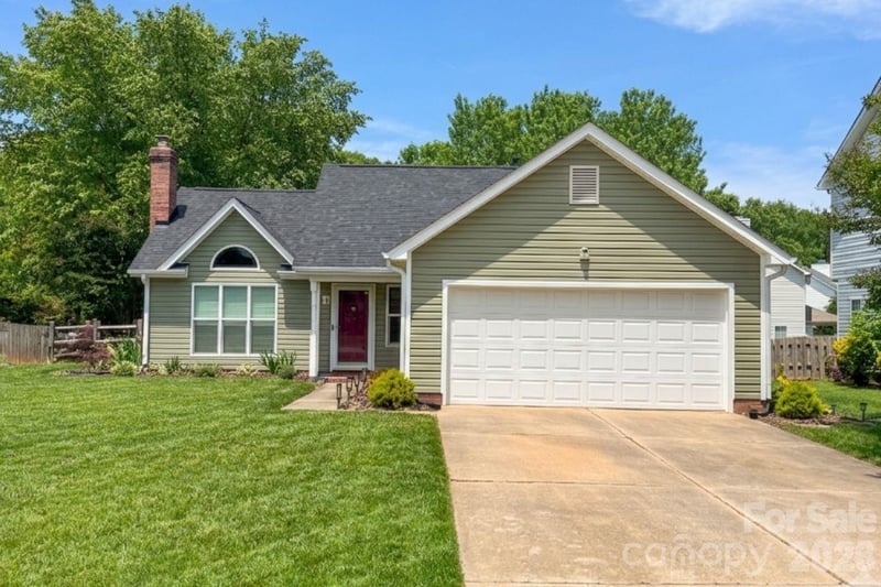 3930 Huntmeadow Dr, Charlotte, NC 28269