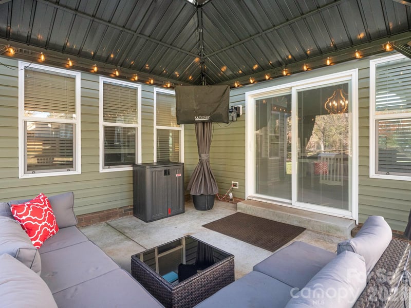 3930 Huntmeadow Dr, Charlotte, NC 28269