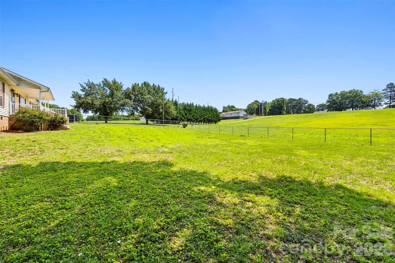 1249 Hardin Rd, Dallas, NC 28034