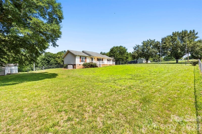 1249 Hardin Rd, Dallas, NC 28034