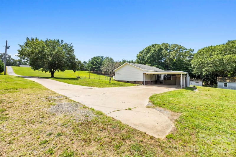 1249 Hardin Rd, Dallas, NC 28034