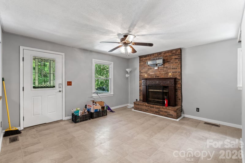 177 Poplar Dr, Hendersonville, NC 28792