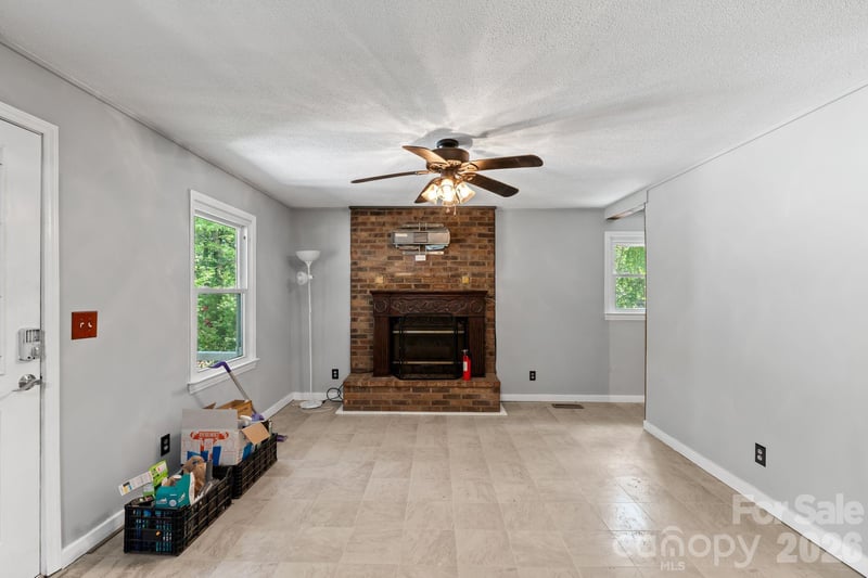 177 Poplar Dr, Hendersonville, NC 28792