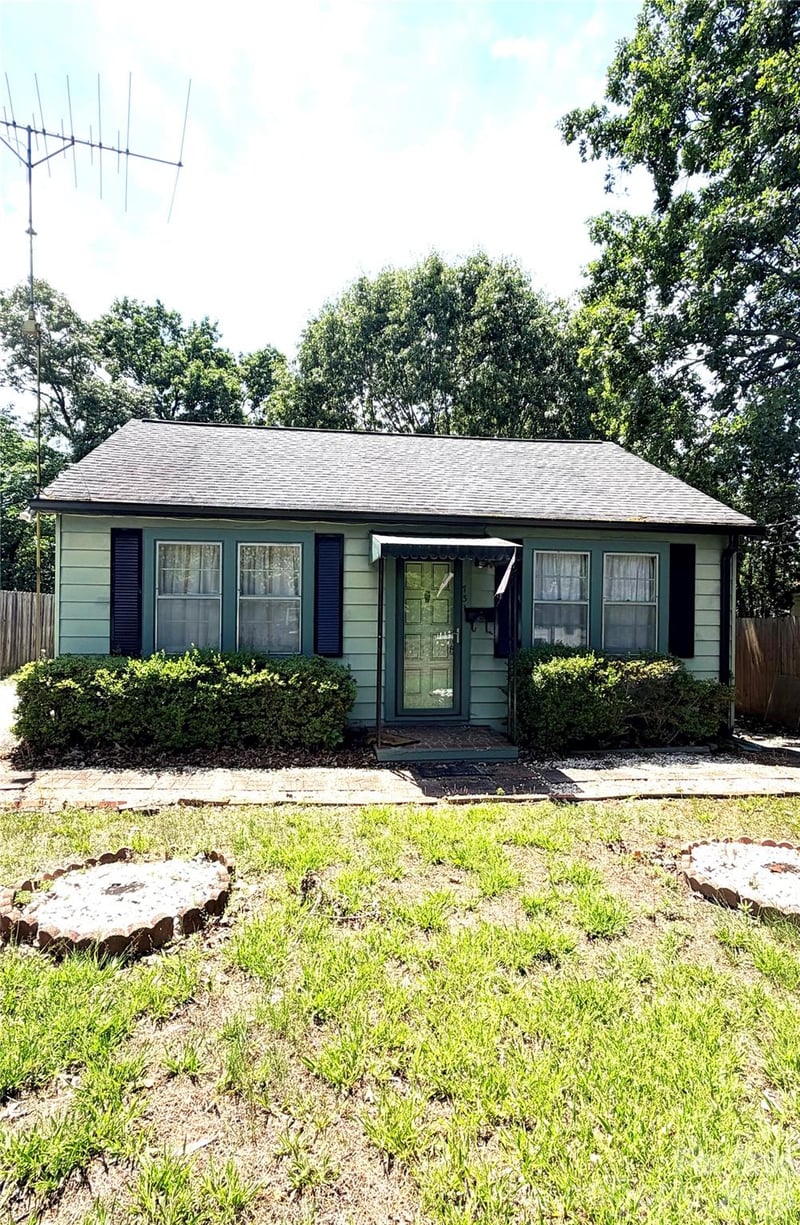 731 10th Street Blvd, Hickory, NC 28601
