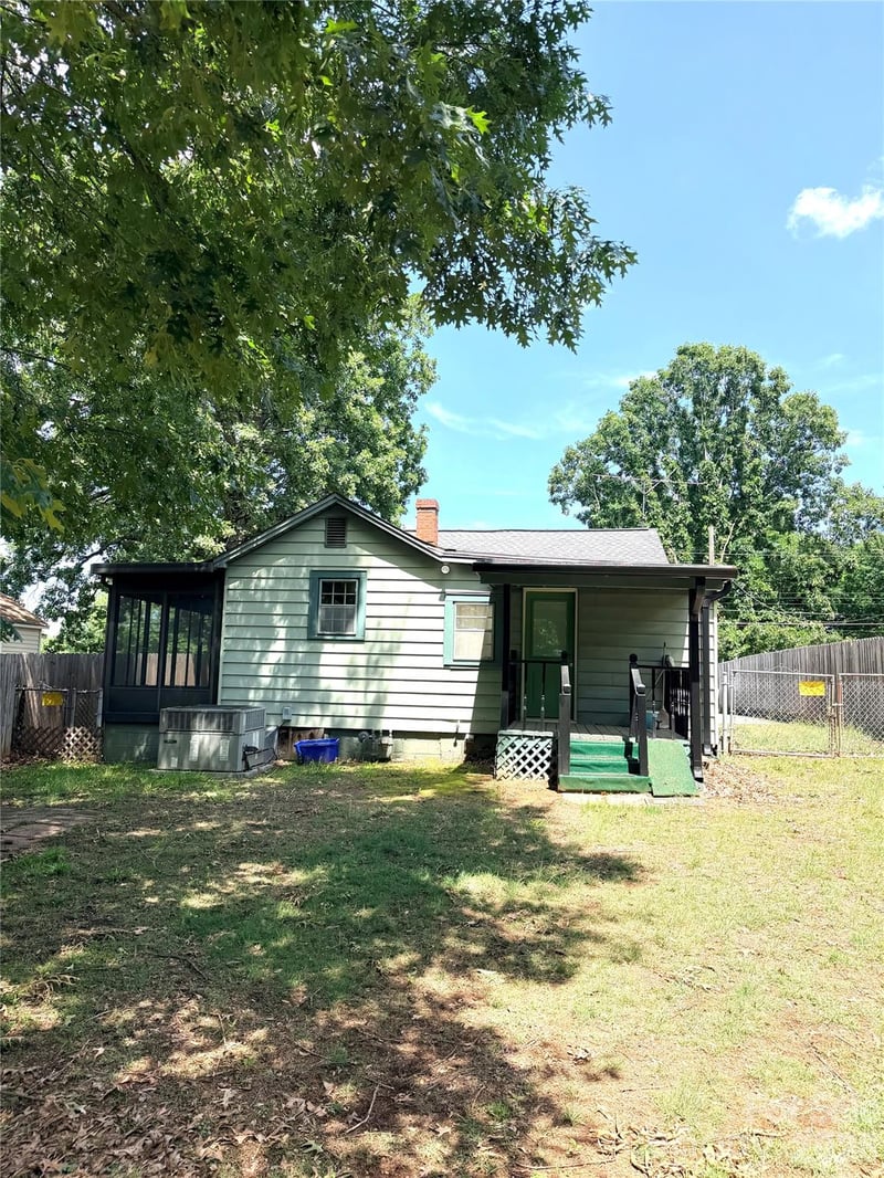 731 10th Street Blvd, Hickory, NC 28601