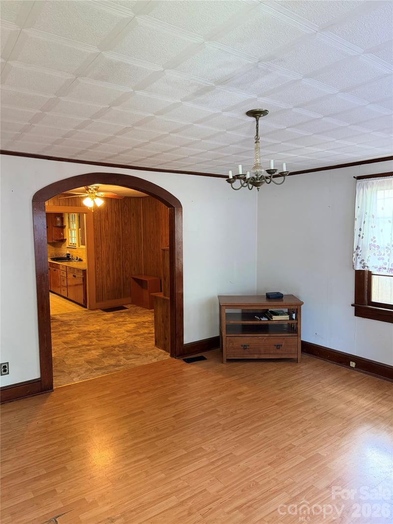 731 10th Street Blvd, Hickory, NC 28601
