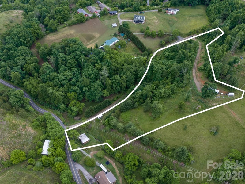 21 Joy Hughes Ln, Leicester, NC 28748