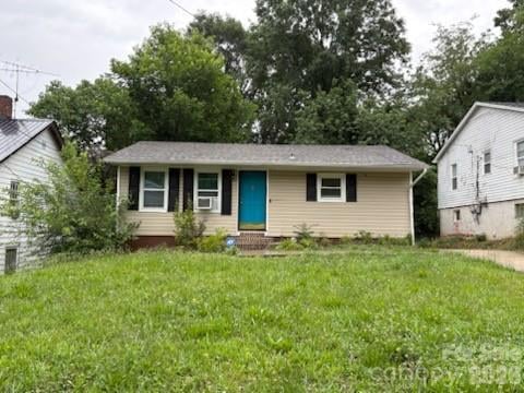 38 8th Avenue Dr, Hickory, NC 28602