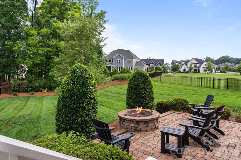 200 Seven Oaks Ldg, Belmont, NC 28012