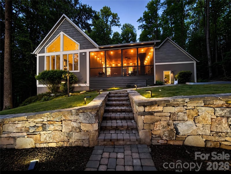 67 Reeses Ridge Ct, Hendersonville, NC 28739