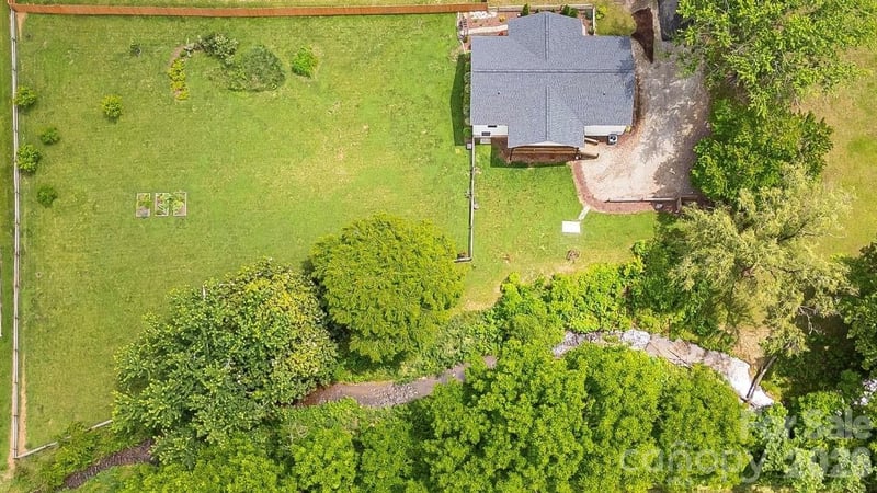 923 Newfound Rd, Leicester, NC 28748