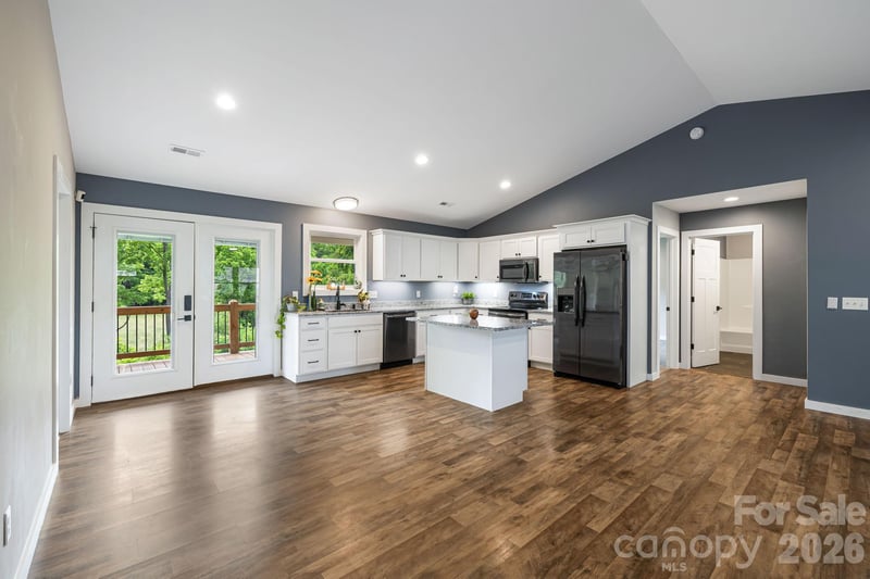923 Newfound Rd, Leicester, NC 28748