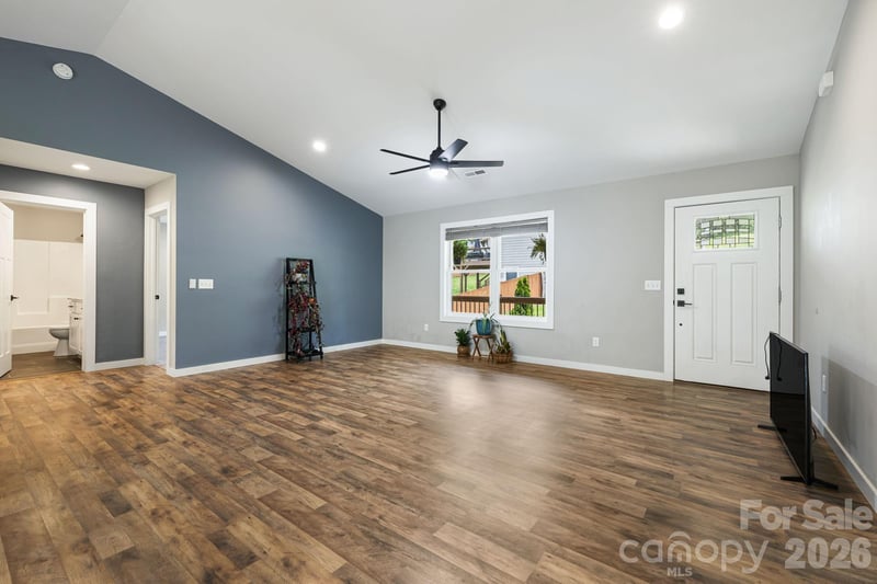 923 Newfound Rd, Leicester, NC 28748
