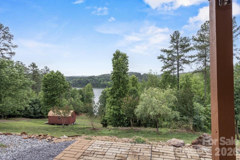 1732 Waters Edge Dr, Granite Falls, NC 28630