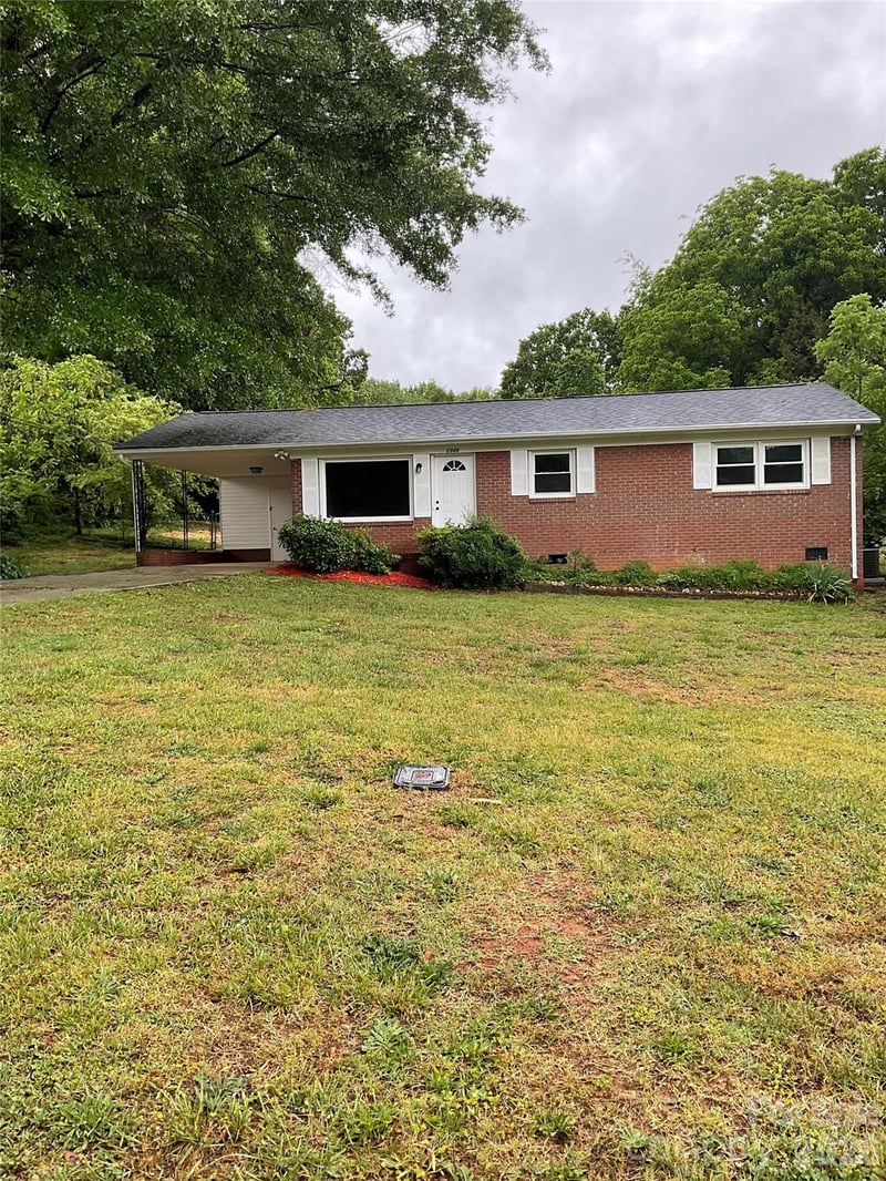 2346 Woodleaf Dr, Gastonia, NC 28052