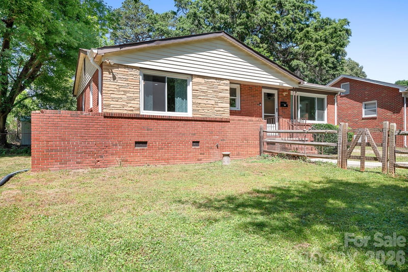 3960 Bristol Dr, Charlotte, NC 28208