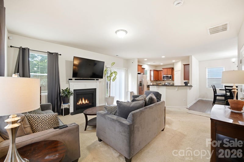 504 Knothole Ln, Charlotte, NC 28214