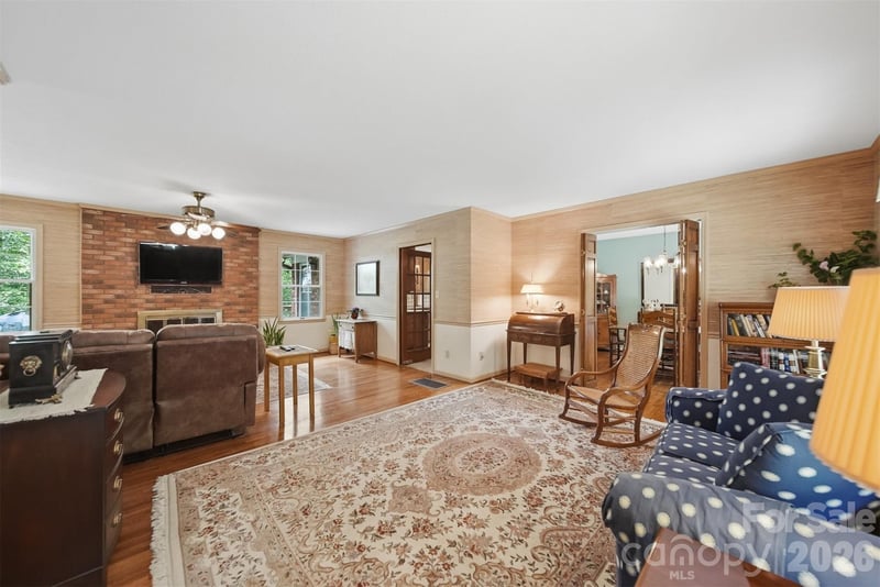 104 Laurelwood Dr, Morganton, NC 28655