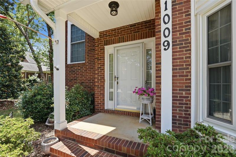 1009 Millwright Ln, Matthews, NC 28104