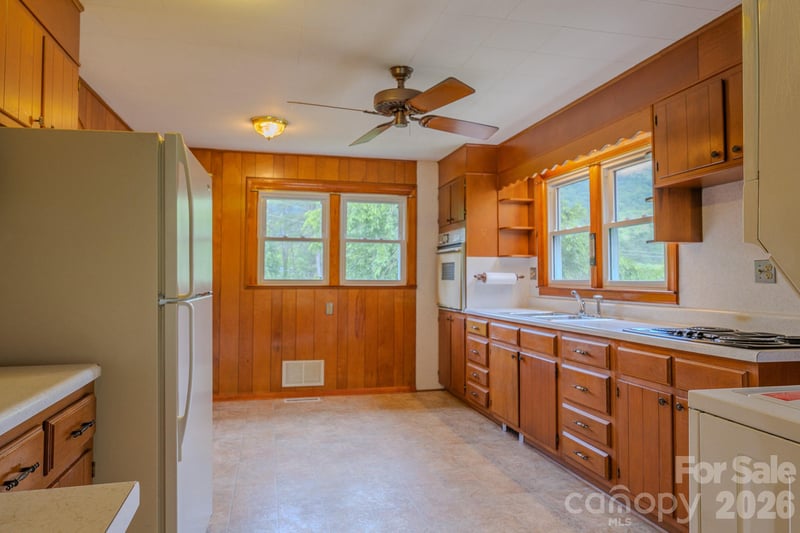 456 Lower Grassy Branch Rd, Asheville, NC 28805