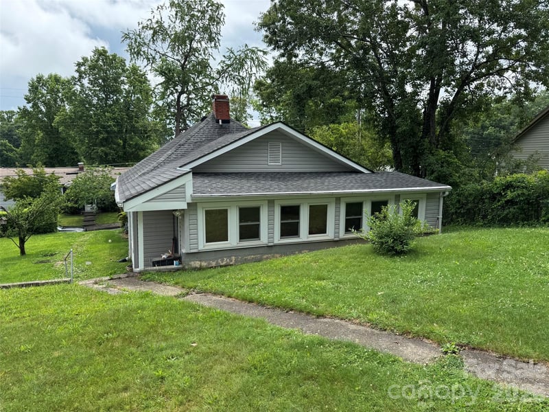 831833 N Oak St, Hendersonville, NC 28739