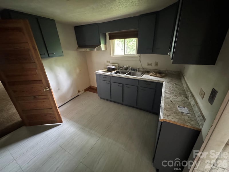 831833 N Oak St, Hendersonville, NC 28739