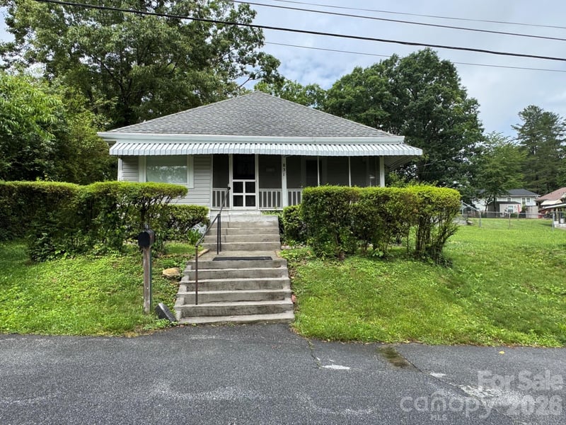831833 N Oak St, Hendersonville, NC 28739