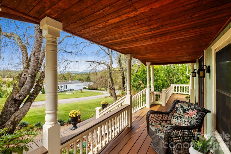 12 Timbers Edge Ln, Fairview, NC 28730