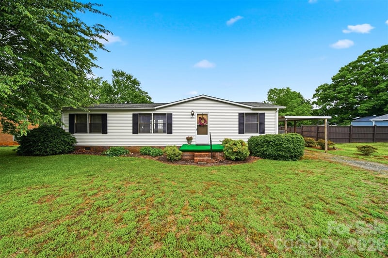 3617 Sulphur Springs Rd, Hickory, NC 28601