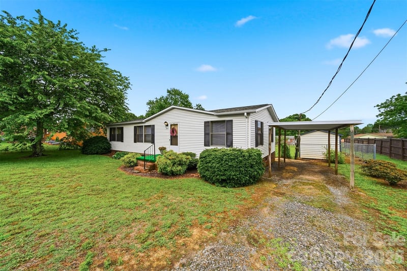 3617 Sulphur Springs Rd, Hickory, NC 28601