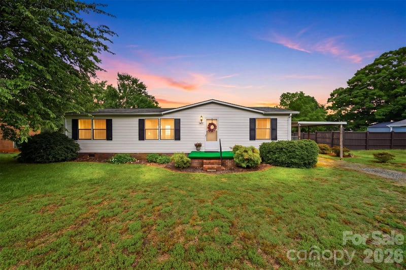 3617 Sulphur Springs Rd, Hickory, NC 28601