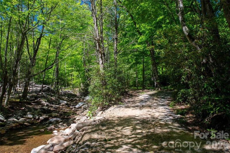 152 Middle Creek Cv, Burnsville, NC 28714