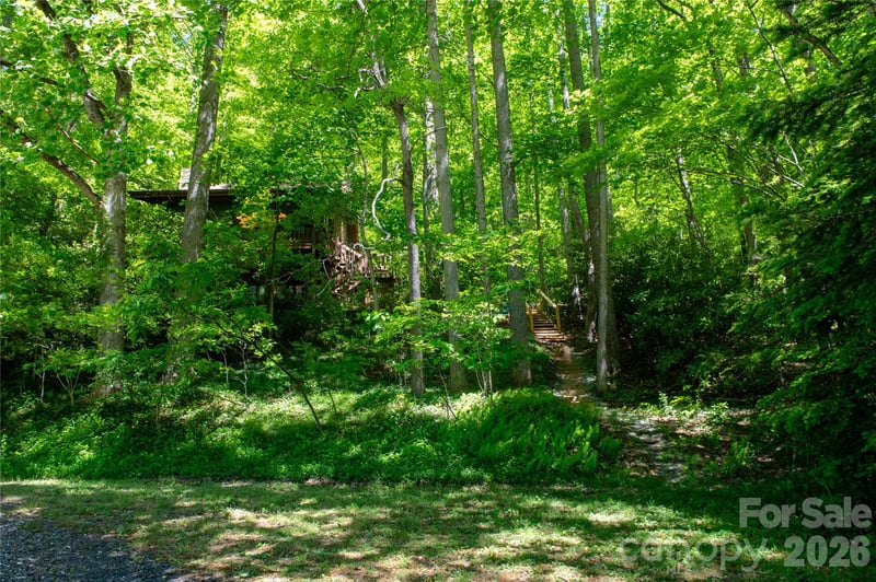 152 Middle Creek Cv, Burnsville, NC 28714