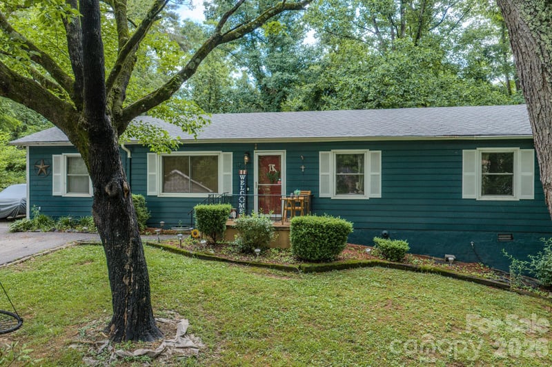 112 Amelia Dr, Hendersonville, NC 28792