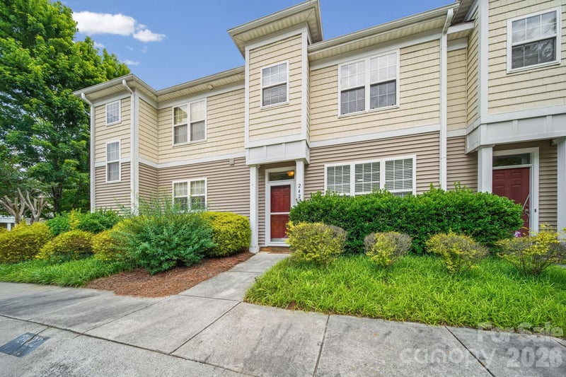 2422 Loch Stone Dr, Gastonia, NC 28054