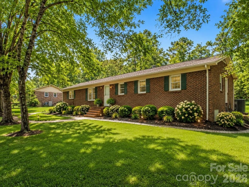 211 Lakeview Rd, Cherryville, NC 28021