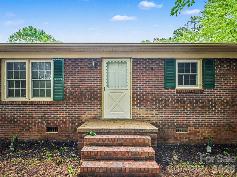 211 Lakeview Rd, Cherryville, NC 28021